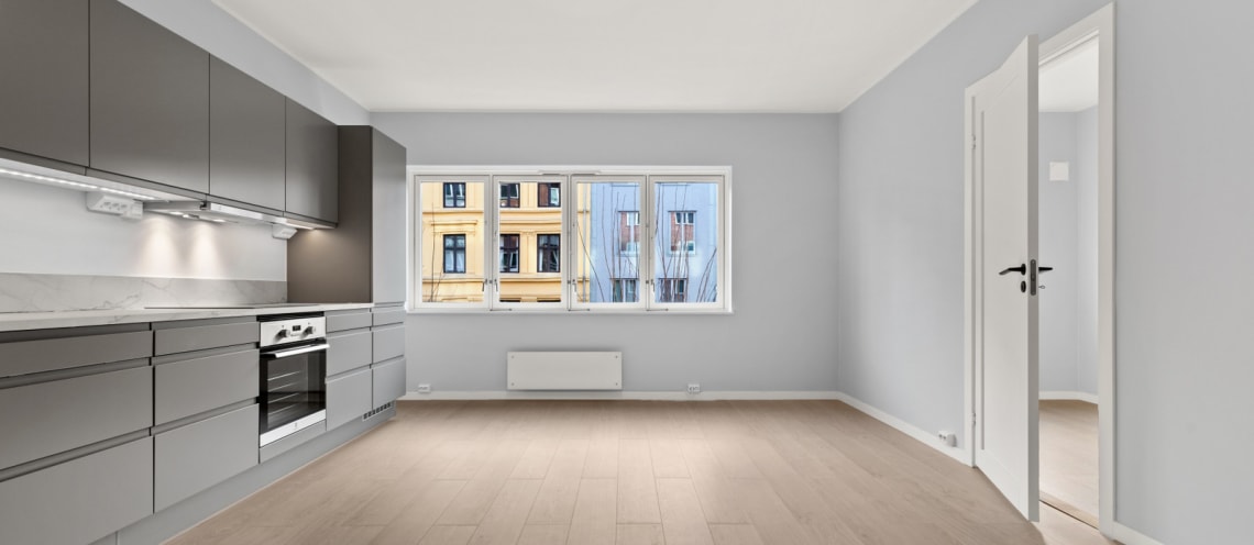 Kjøkken/stue (bilder av lik leilighet i 2 etasje som er speilvendt)