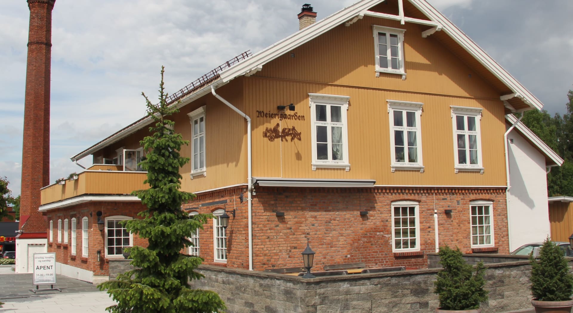 I dag huser dette historiske bygget fra 1885 `Meierigaarden Kro og selskapslokaler. 