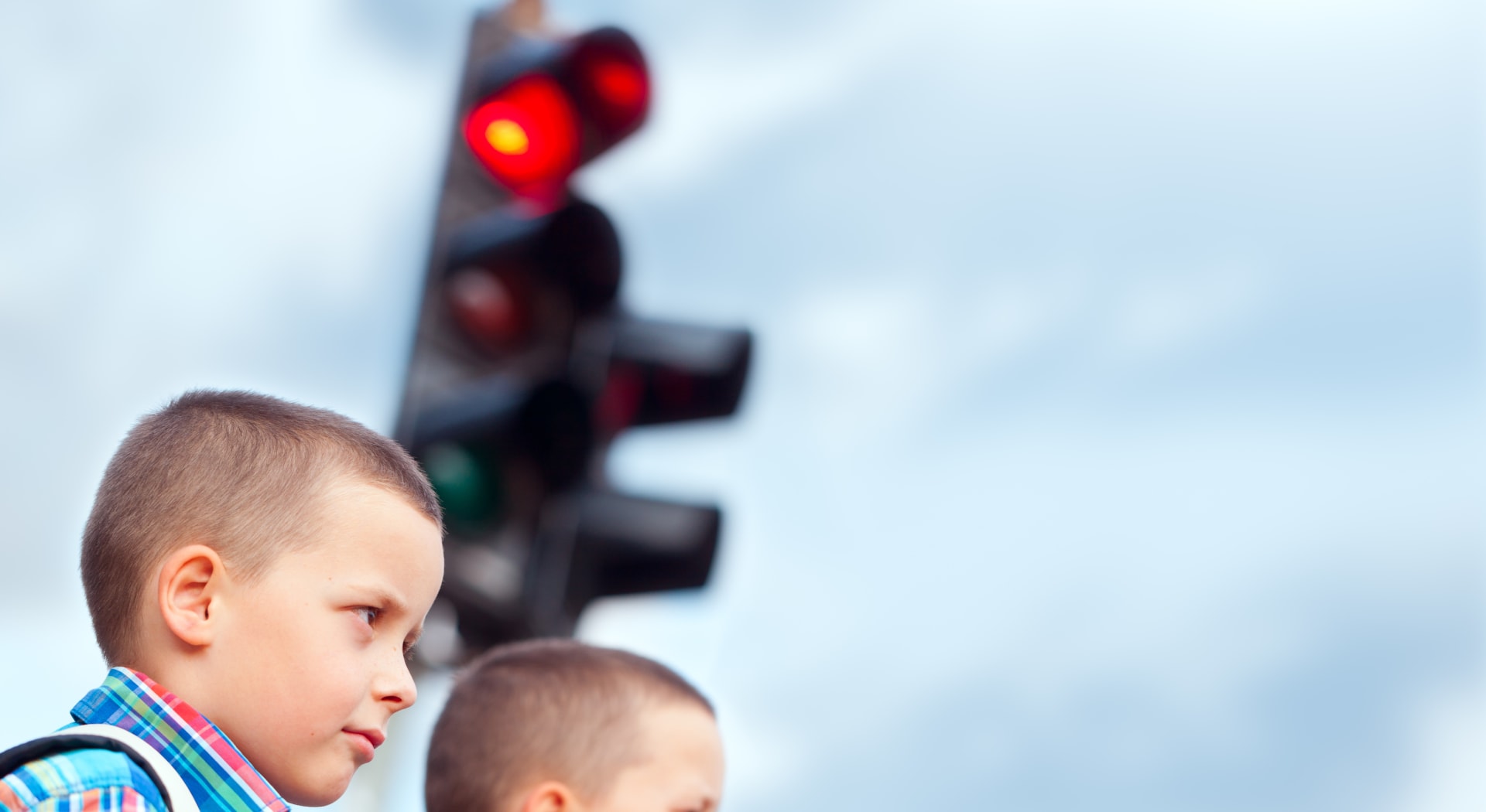 Trygg Trafikk sier nei til skolepatruljer, og mener barn må slippe å ha ansvar for å hindre trafikkulykker.